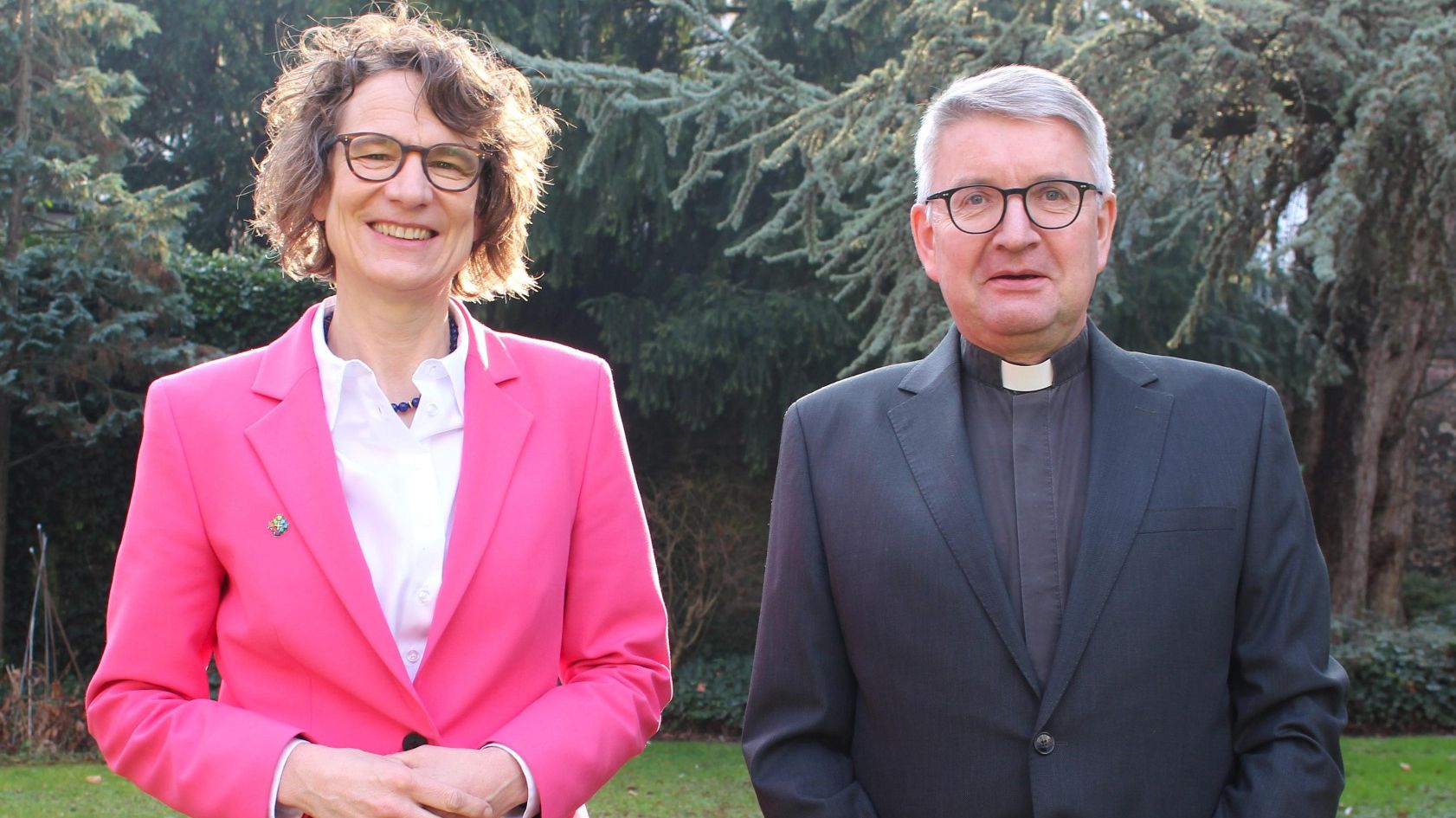 Kirchenpräsidentin der Evangelischen Kirche in Hessen und Nassau (EKHN), Christiane Tietz, und der Bischof des Bistums Mainz, Peter Kohlgraf